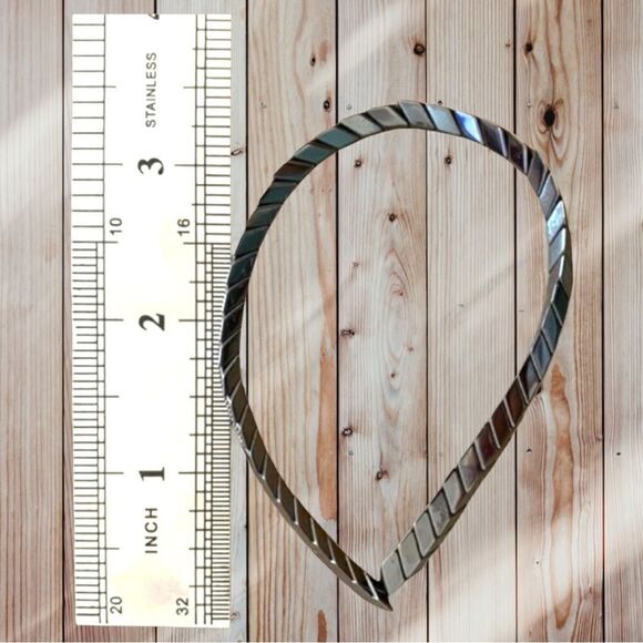 Chevron-style Stretch Bracelet l Silver, Gun Metal l New - Picture 4 of 7